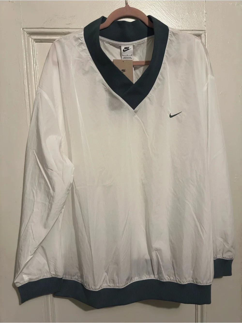 New With Tags Women’s White Pullover Windbreaker with Green trim. Size XL.